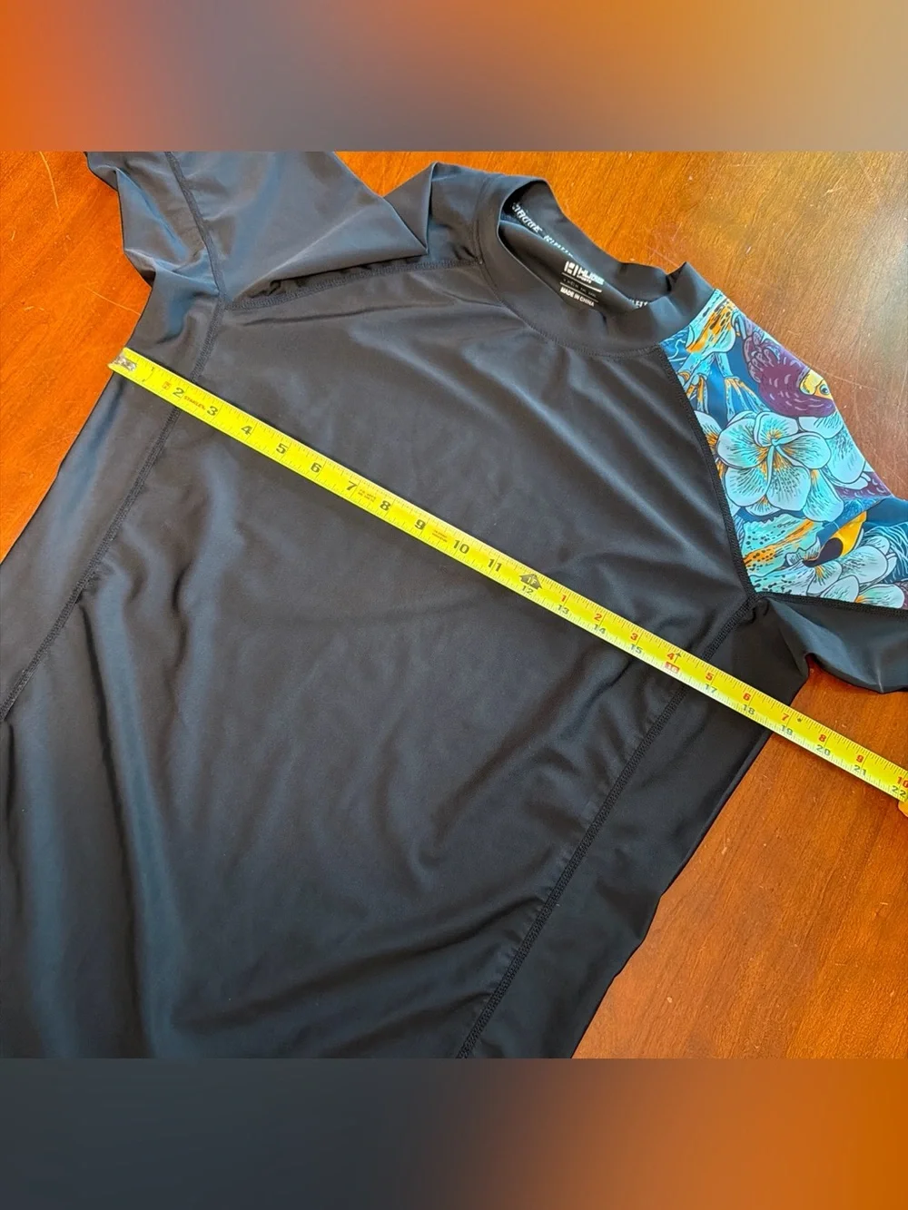 HUGE SPORTS One for All Essential Short-Sleeves Rash Guard Champ - Hey Toucan L